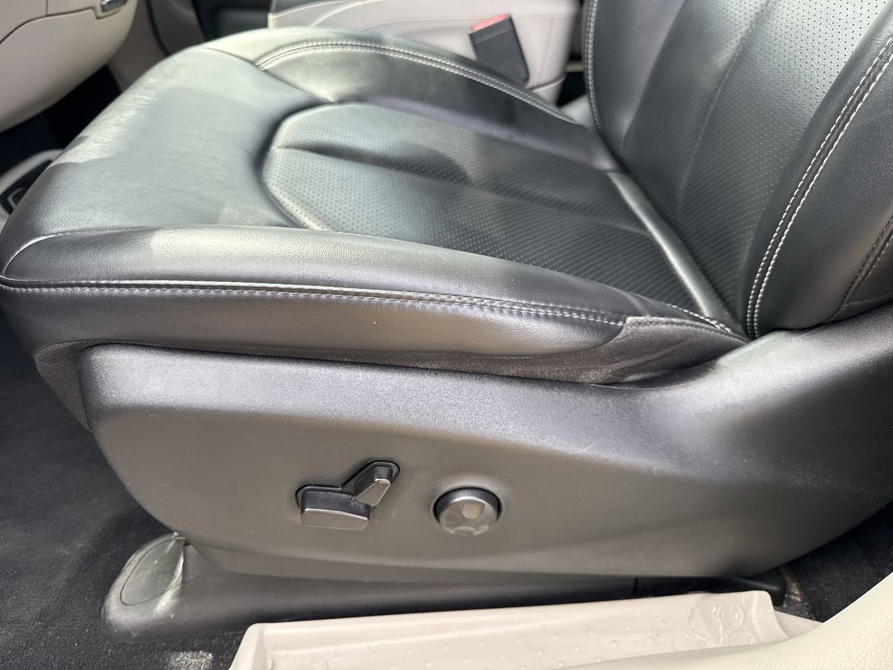 Used 2023 Chrysler Pacifica - photo 26