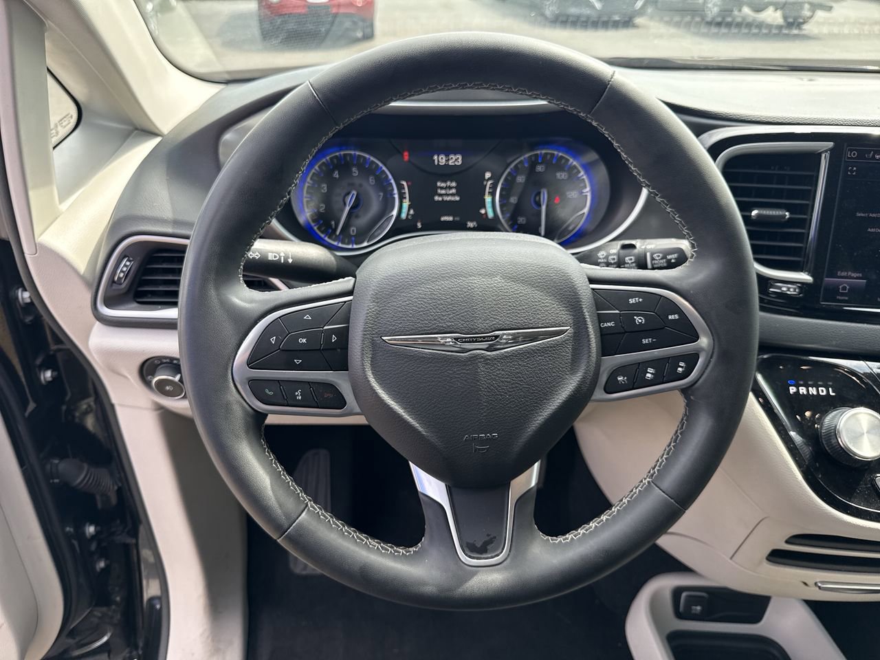 Used 2023 Chrysler Pacifica - photo 27