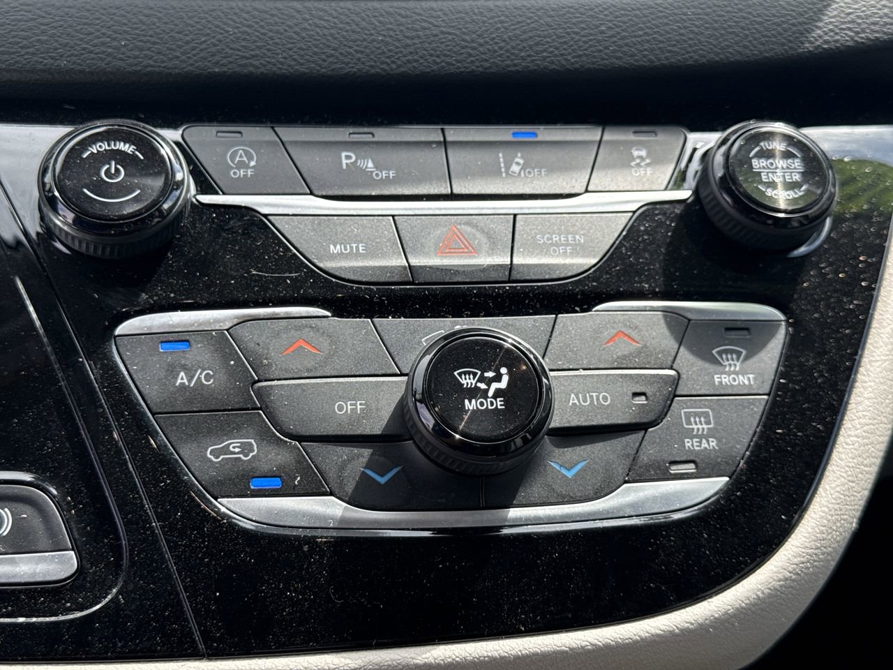 Used 2023 Chrysler Pacifica - photo 33