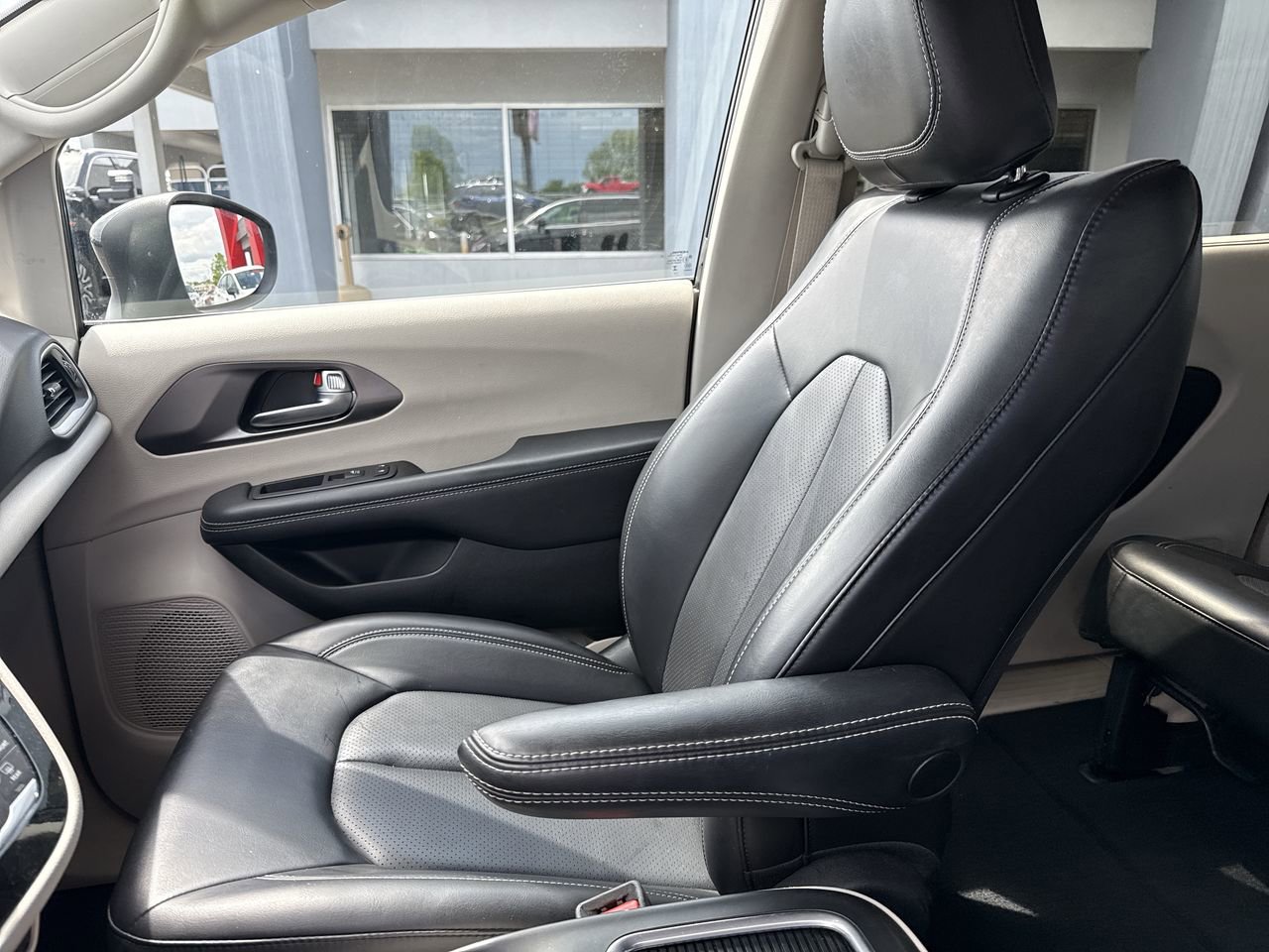 Used 2023 Chrysler Pacifica - photo 34