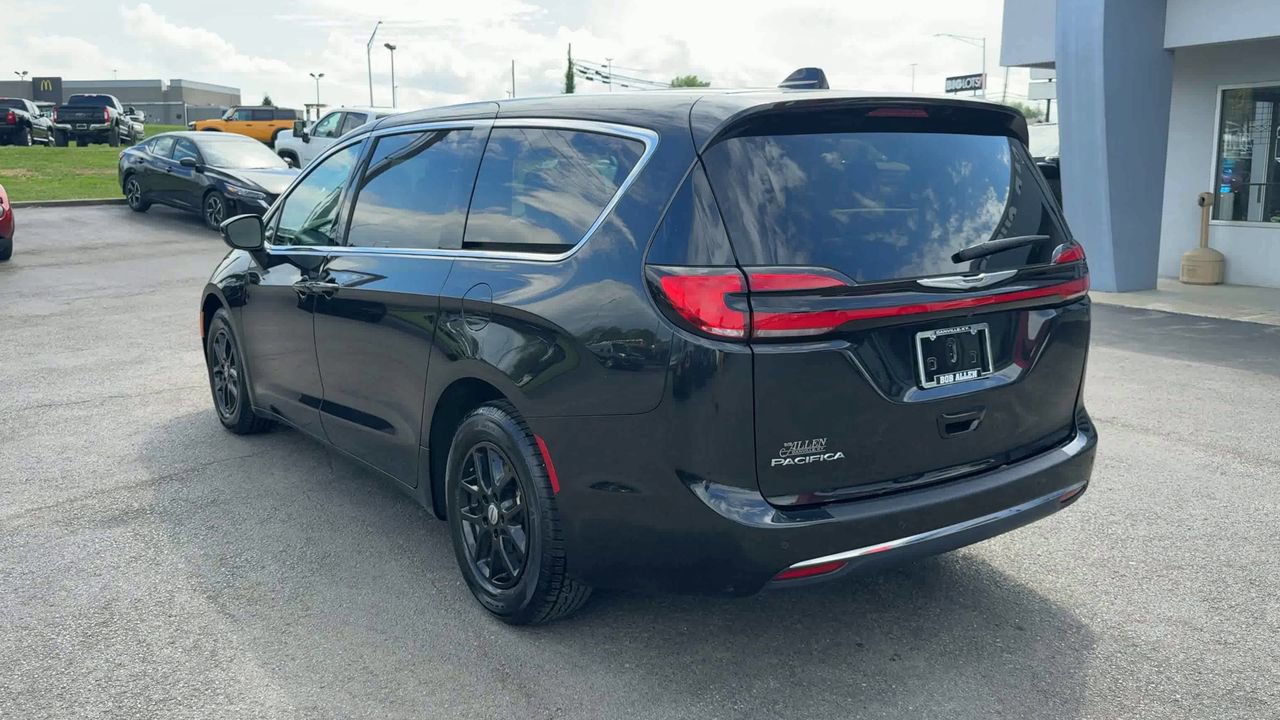 Used 2023 Chrysler Pacifica - photo 9