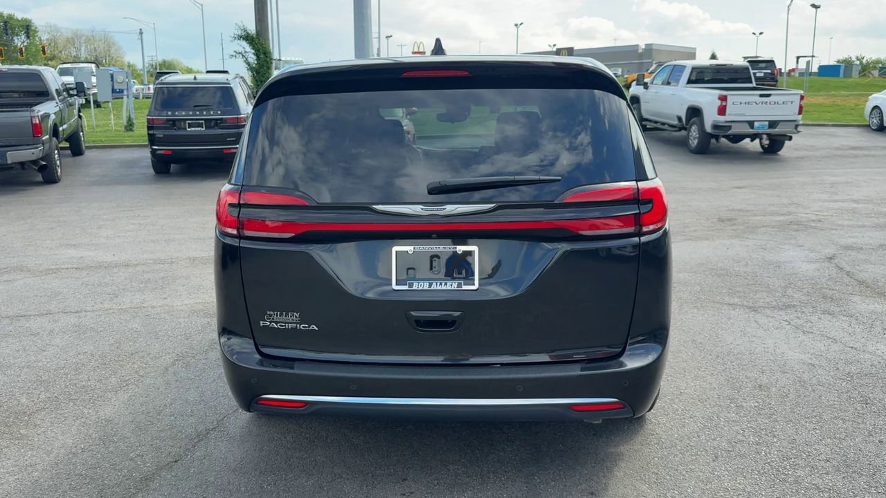 Used 2023 Chrysler Pacifica - photo 5