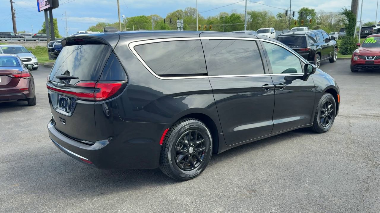 Used 2023 Chrysler Pacifica - photo 10