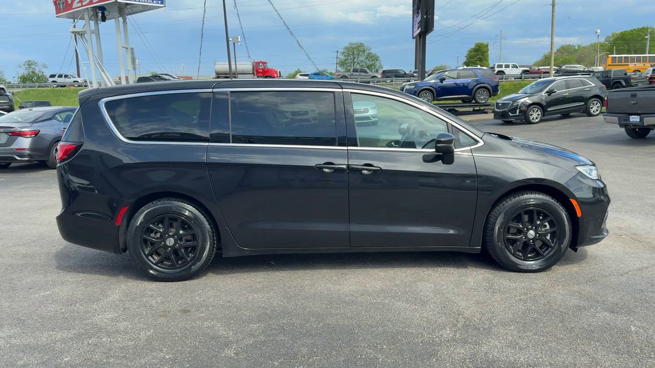 Used 2023 Chrysler Pacifica - photo 11