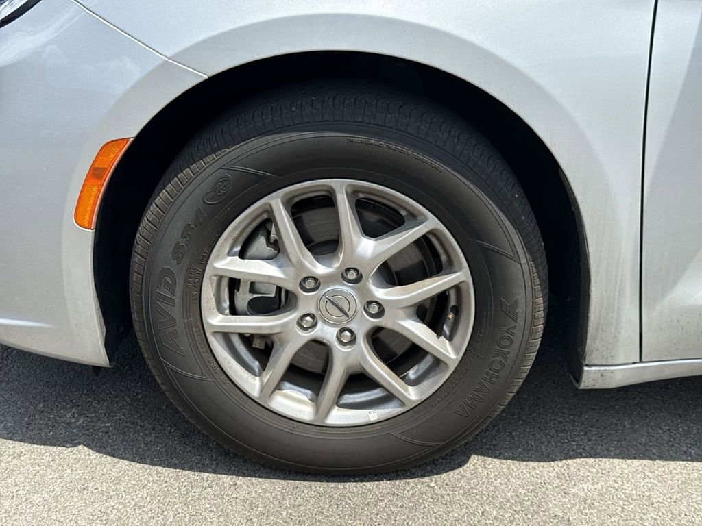Used 2024 Chrysler Pacifica - photo 11