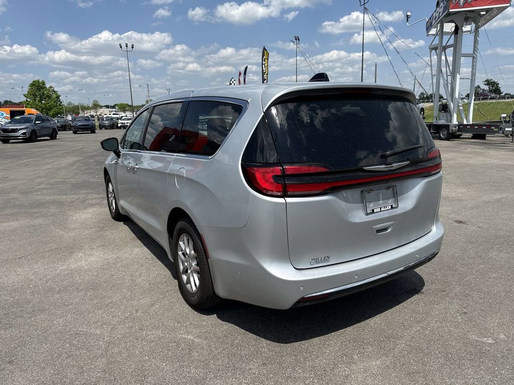 Used 2024 Chrysler Pacifica - photo 13