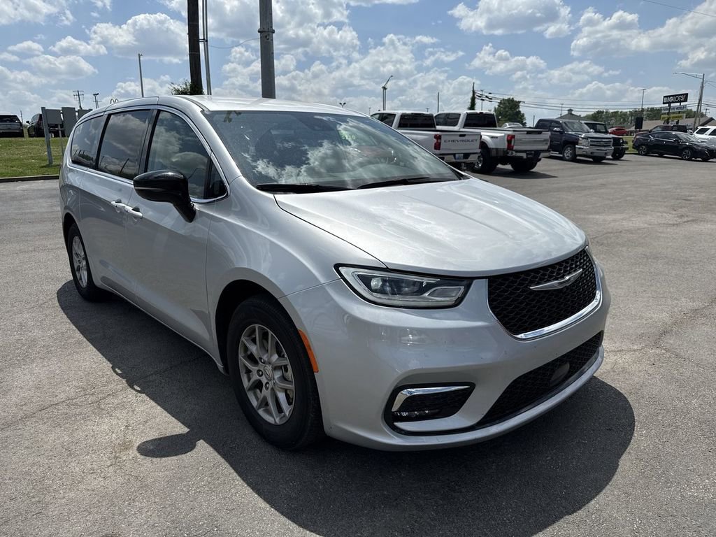 Used 2024 Chrysler Pacifica - photo 16