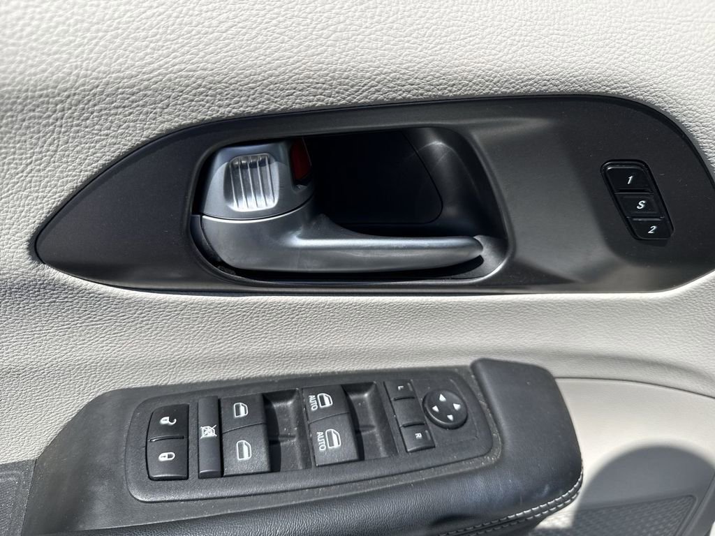Used 2024 Chrysler Pacifica - photo 23