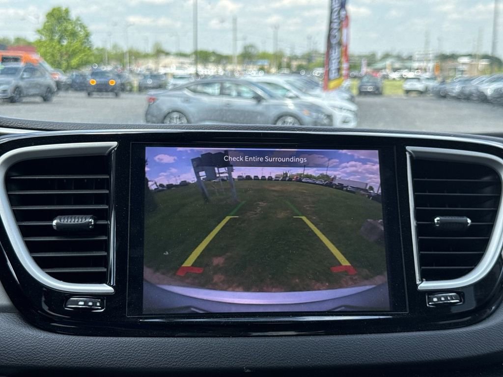 Used 2024 Chrysler Pacifica - photo 31