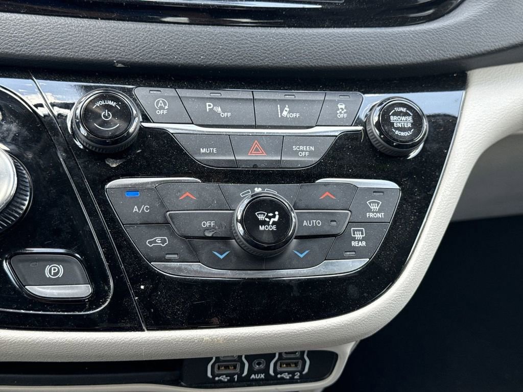 Used 2024 Chrysler Pacifica - photo 32