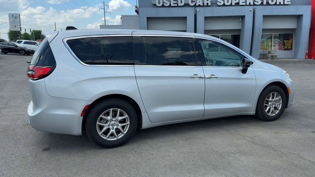 Used 2024 Chrysler Pacifica - photo 8