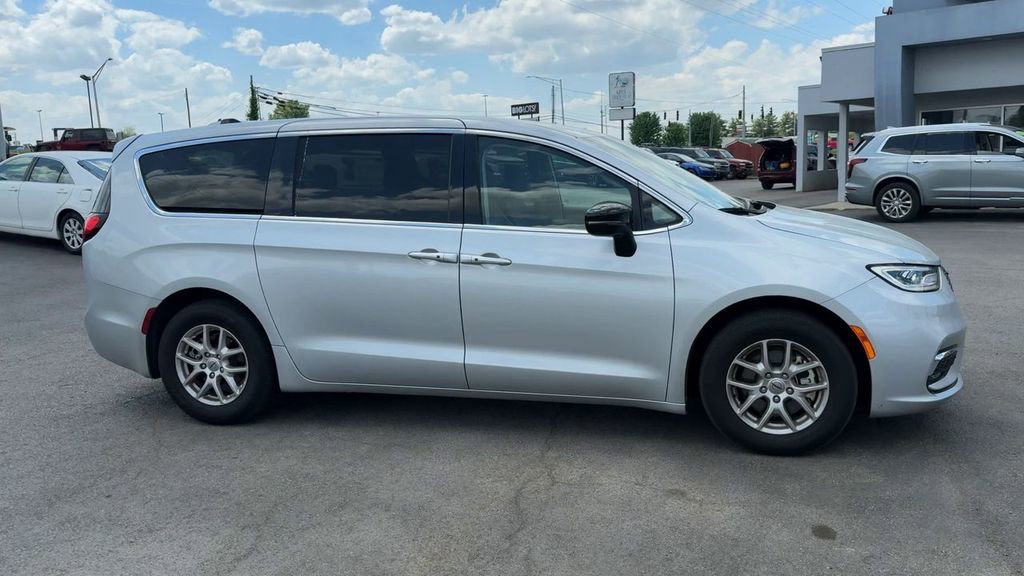 Used 2024 Chrysler Pacifica - photo 9