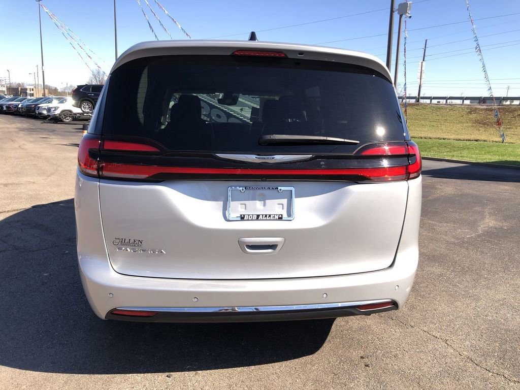 Used 2024 Chrysler Pacifica - photo 5