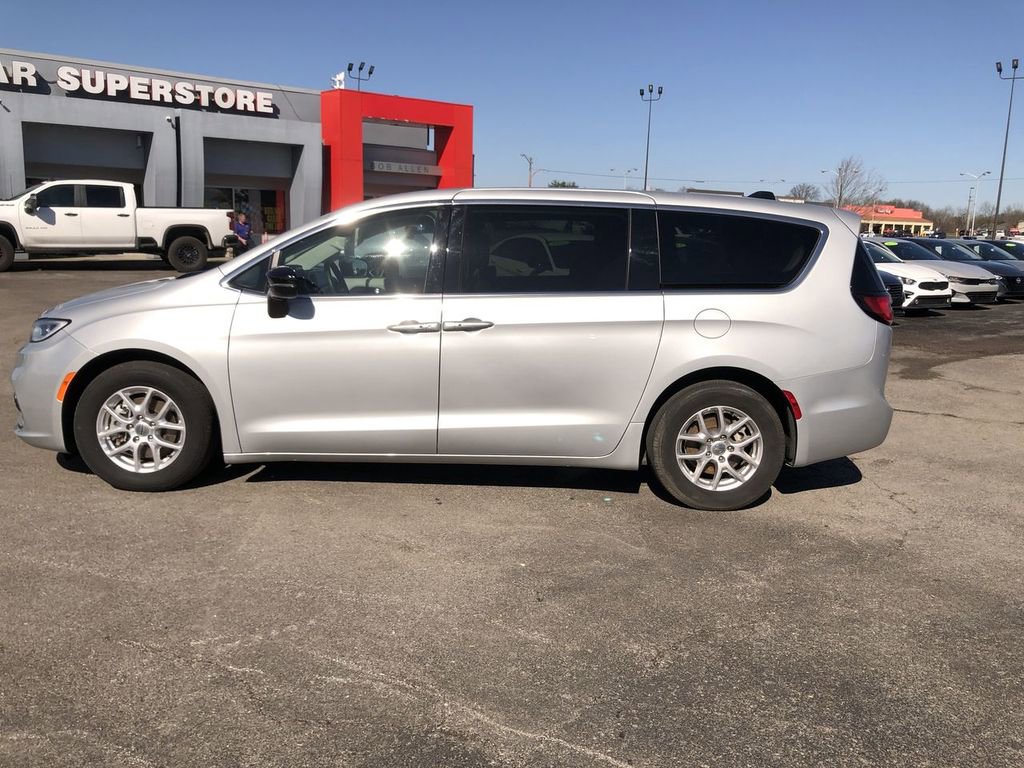 Used 2024 Chrysler Pacifica - photo 7