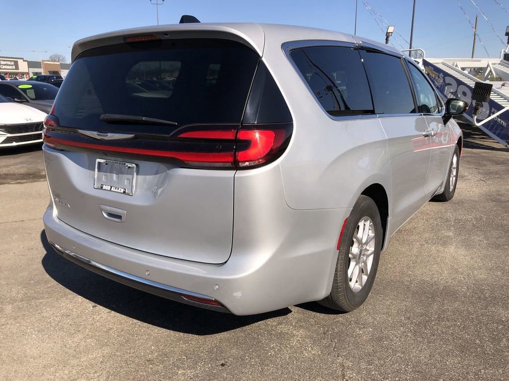 Used 2024 Chrysler Pacifica - photo 8