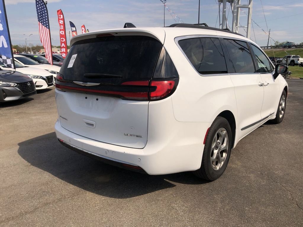 Used 2023 Chrysler Pacifica - photo 2