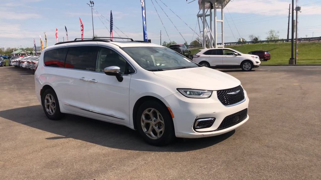 Used 2023 Chrysler Pacifica - photo 1