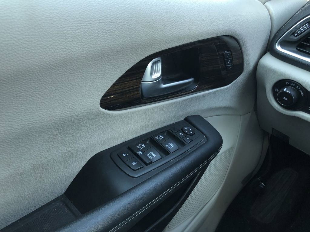 Used 2023 Chrysler Pacifica - photo 23