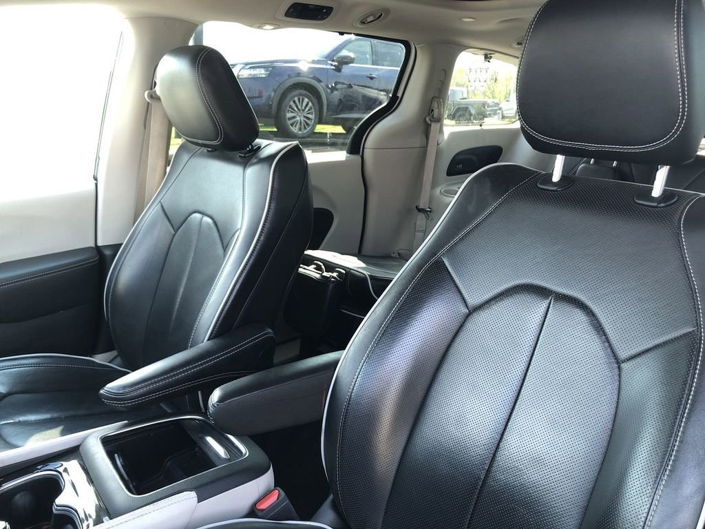 Used 2023 Chrysler Pacifica - photo 24