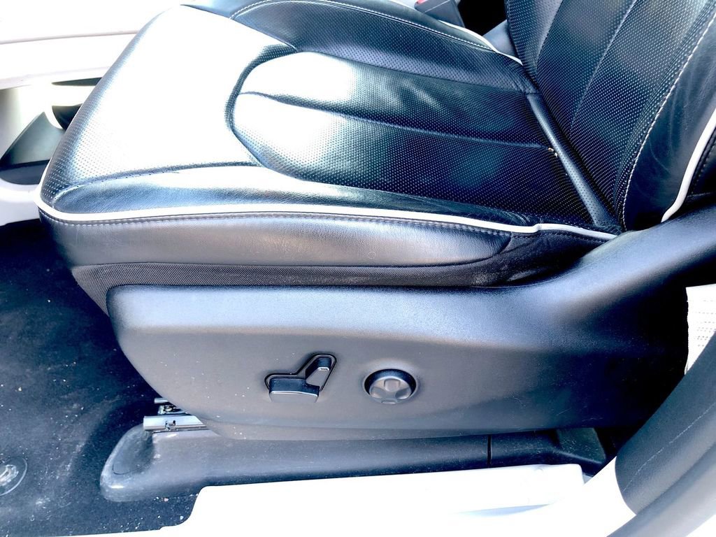 Used 2023 Chrysler Pacifica - photo 25