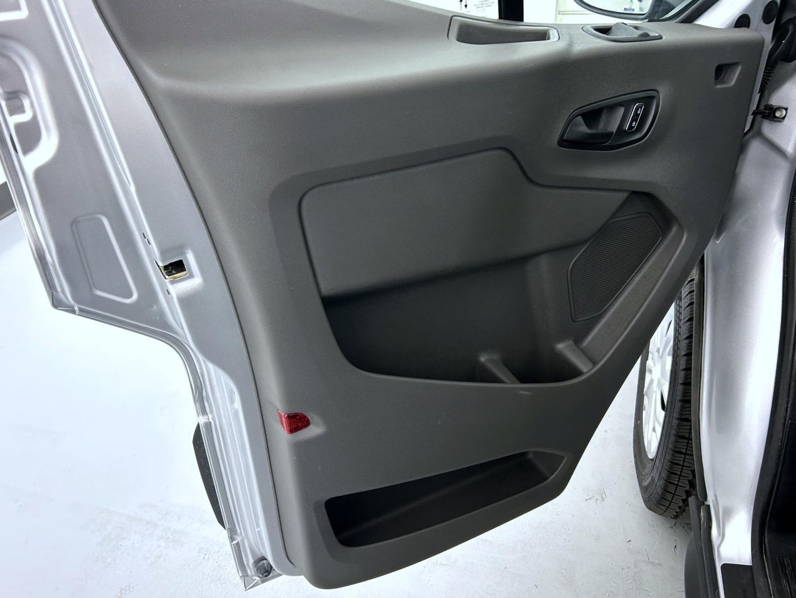 Used 2023 Ford E-Transit 350 - photo 14