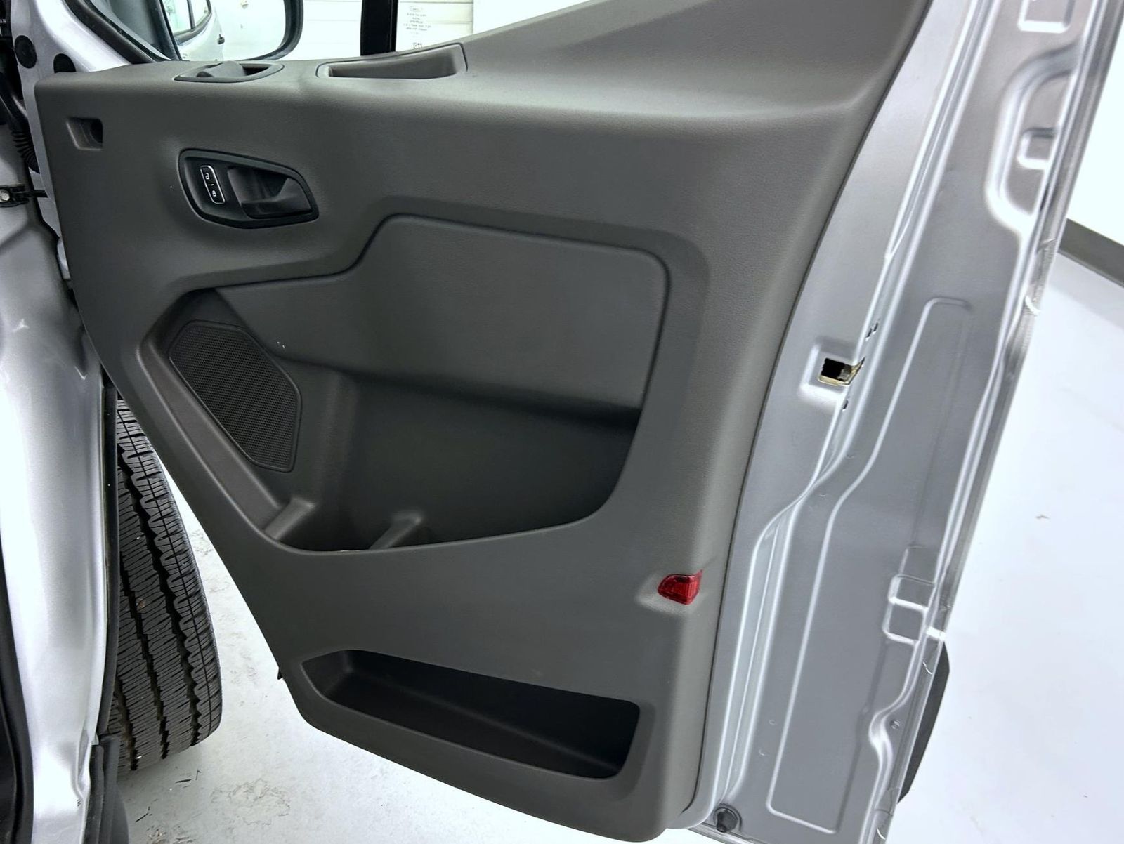 Used 2023 Ford E-Transit 350 - photo 21