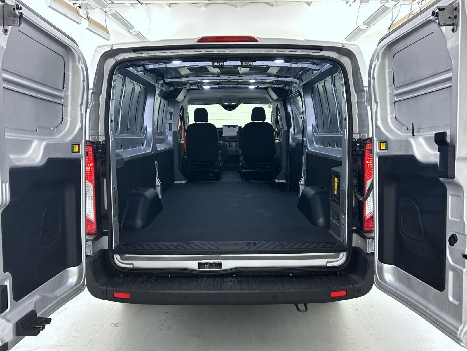 Used 2023 Ford E-Transit 350 - photo 24