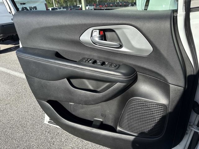 Used 2018 Chrysler Pacifica - photo 20