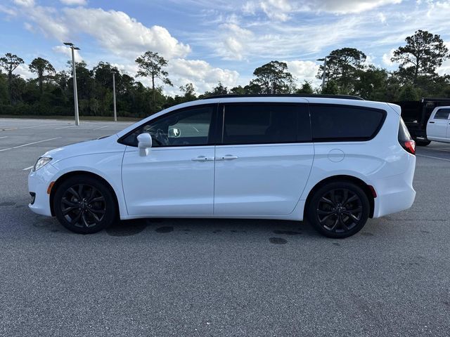 Used 2018 Chrysler Pacifica - photo 1