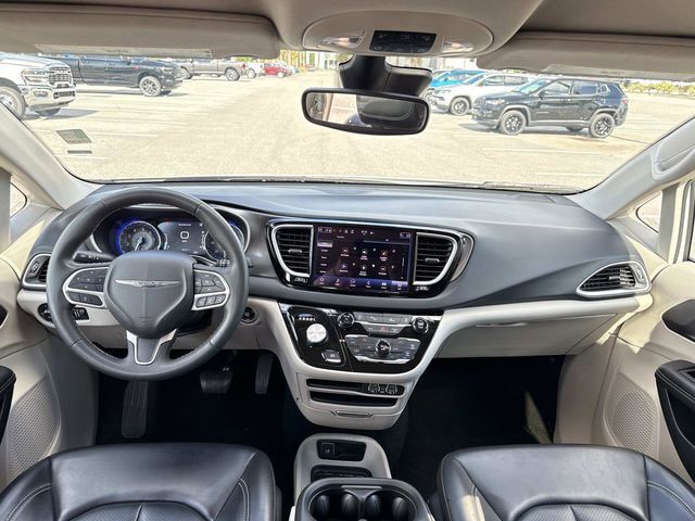 Used 2023 Chrysler Pacifica - photo 16