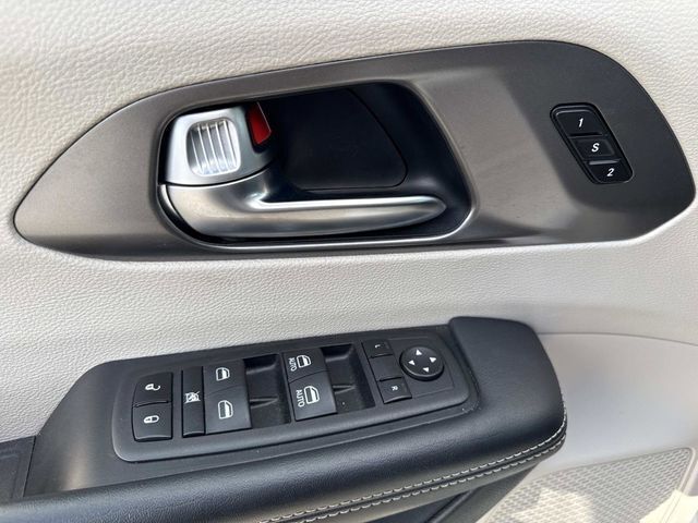 Used 2023 Chrysler Pacifica - photo 24