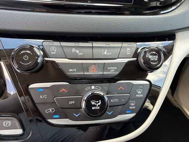 Used 2023 Chrysler Pacifica - photo 31
