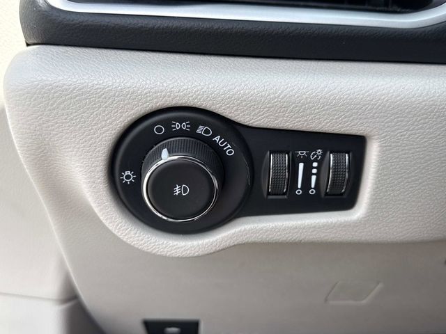 Used 2023 Chrysler Pacifica - photo 35