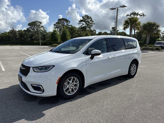 Used 2023 Chrysler Pacifica - photo 9
