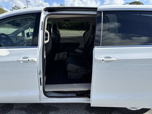 Used 2023 Chrysler Pacifica - photo 11