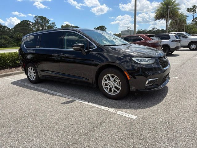 Used 2024 Chrysler Pacifica - photo 1