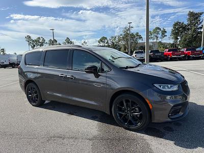 2023 Chrysler Pacifica AWD Minivan for sale #R600031A - photo 1