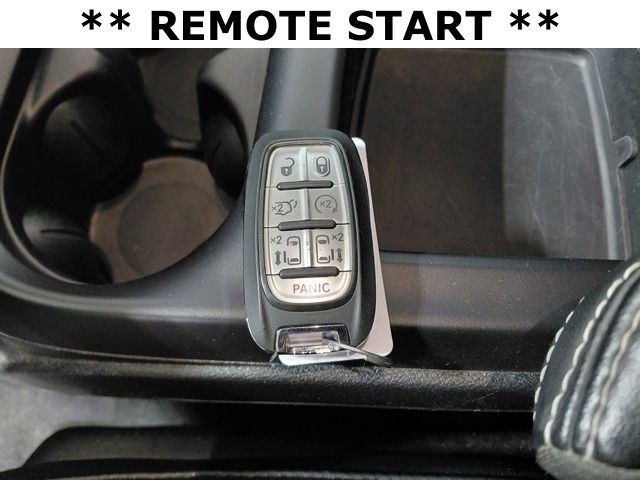 Used 2025 Chrysler Pacifica - photo 14