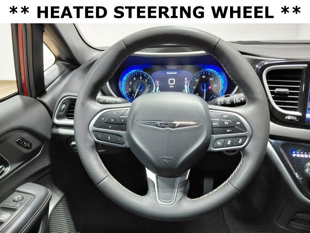 Used 2025 Chrysler Pacifica - photo 17