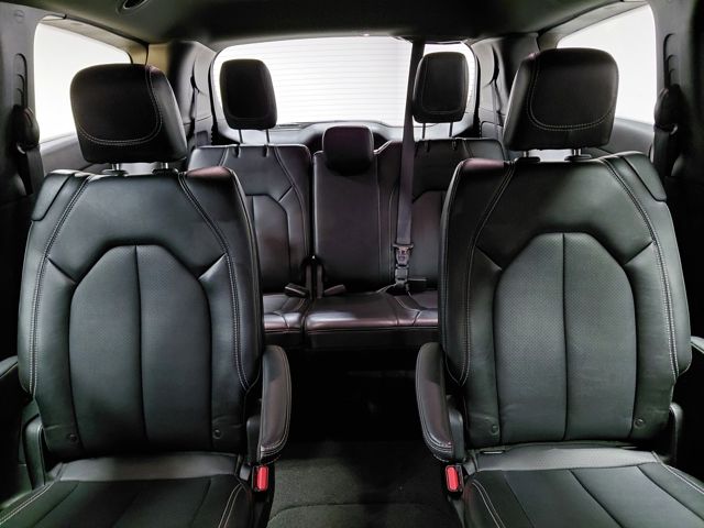 Used 2025 Chrysler Pacifica - photo 21