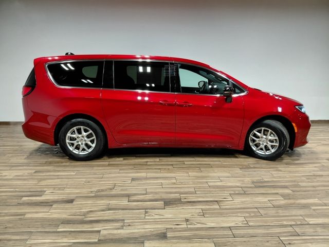 Used 2025 Chrysler Pacifica - photo 31