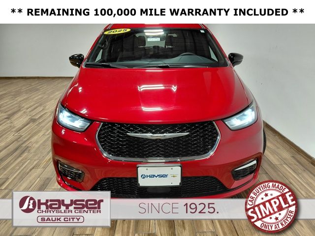 Used 2025 Chrysler Pacifica - photo 5