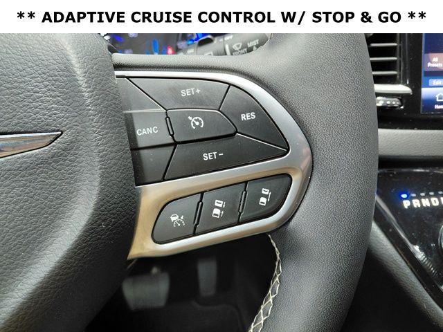 Used 2025 Chrysler Pacifica - photo 7