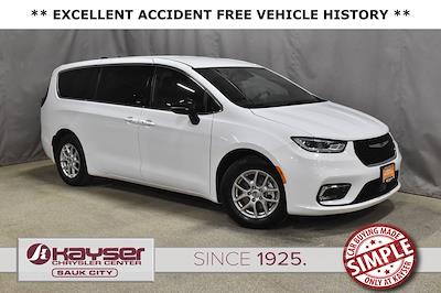 Used 2025 Chrysler Pacifica - photo 1