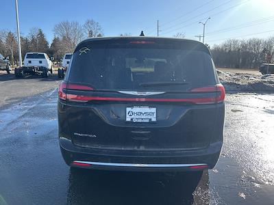 Used 2025 Chrysler Pacifica - photo 1