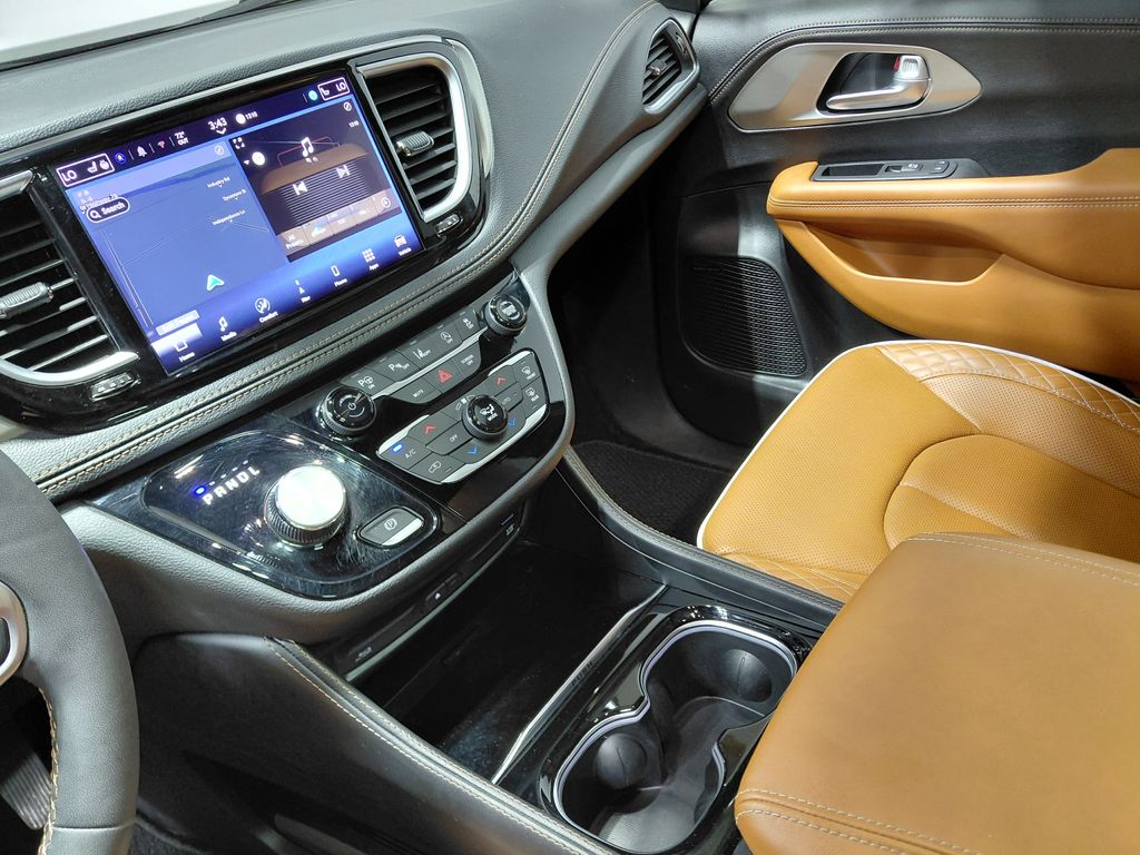 Used 2024 Chrysler Pacifica - photo 17
