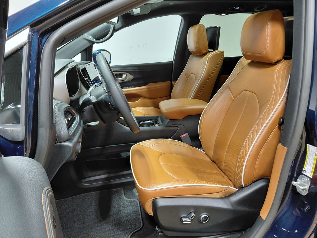 Used 2024 Chrysler Pacifica - photo 40