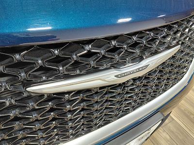 Used 2024 Chrysler Pacifica - photo 2