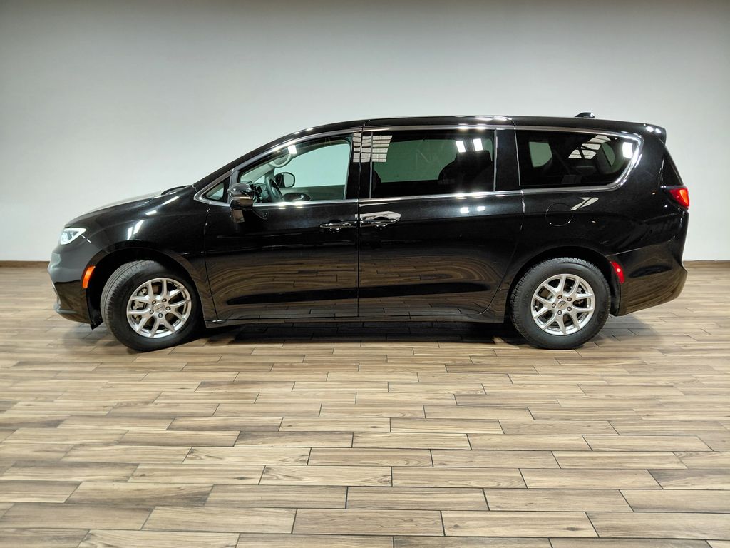 Used 2024 Chrysler Pacifica - photo 5