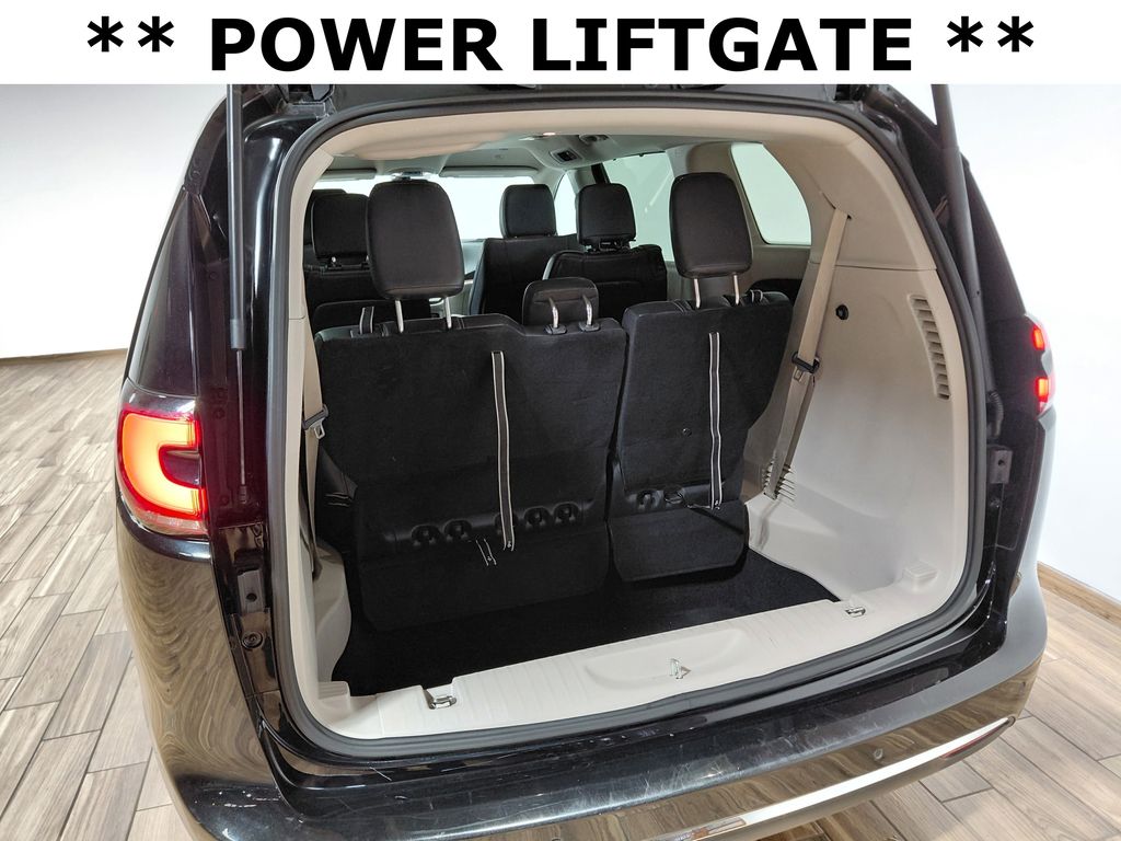Used 2024 Chrysler Pacifica - photo 9
